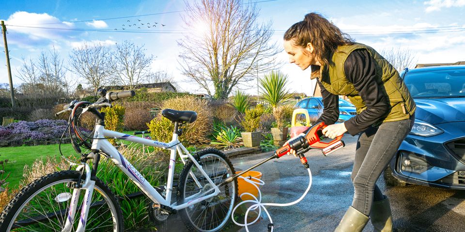 Cobra Cordless Pressure Washer with Attachments 24v Cobra Cordless Pressure Washer with Attachments 24v