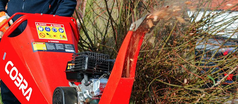 Cobra CHIP650LE Petrol Chipper Shredder 196cc / 80mm (Electric Start) Cobra CHIP650LE Petrol Chipper Shredder 196cc / 80mm (Electric Start)