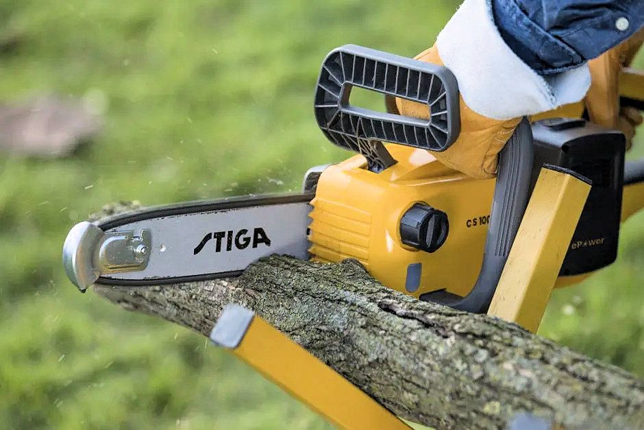 Stiga CS 100e Cordless Chainsaw Kit 25cm 20v / 4Ah Stiga CS 100e Cordless Chainsaw Kit 25cm 20v / 4Ah