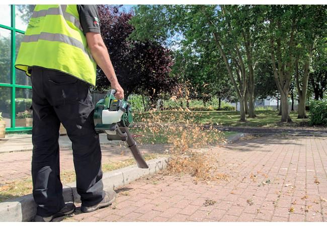 Webb Petrol Leaf Blower Vacuum 26cc Webb Petrol Leaf Blower Vacuum 26cc