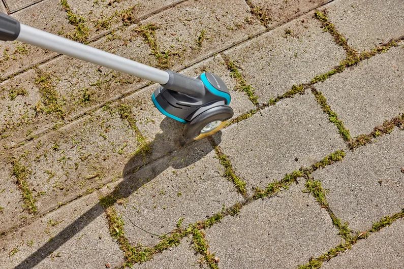 Gardena EasyWeed Cordless Crevice Weedbrush (Bare Tool) 14820-55 Gardena EasyWeed Cordless Crevice Weedbrush (Bare Tool) 14820-55