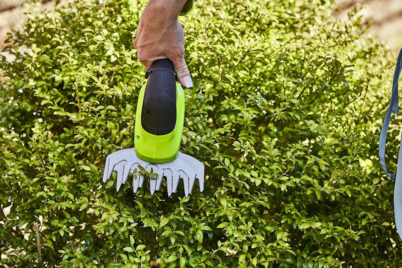 Greenworks G24SHTK2 24V Grass Shrub Shear KIT inc Battery and Charger Greenworks G24SHTK2 24V Grass Shrub Shear KIT inc Battery and Charger