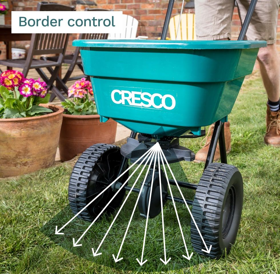 Cresco Castle Tools Quality Summer / Winter Broadcast Spreader 26kg CR10SWG Cresco Castle Tools Quality Summer / Winter Broadcast Spreader 26kg CR10SWG