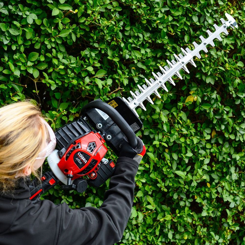 Cobra Petrol Hedge Trimmer 22cc / 62cm HT62C Cobra Petrol Hedge Trimmer 22cc / 62cm HT62C