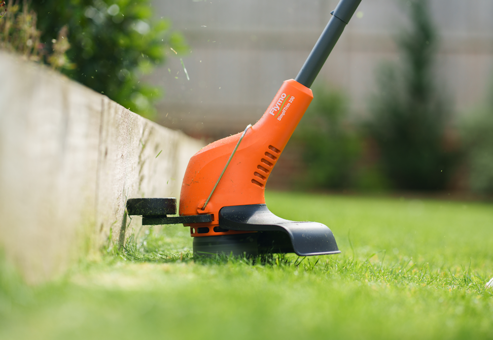 Flymo SimpliTrim 230 Plus Electric Line Trimmer / Edger 23cm Flymo SimpliTrim 230 Plus Electric Line Trimmer / Edger 23cm