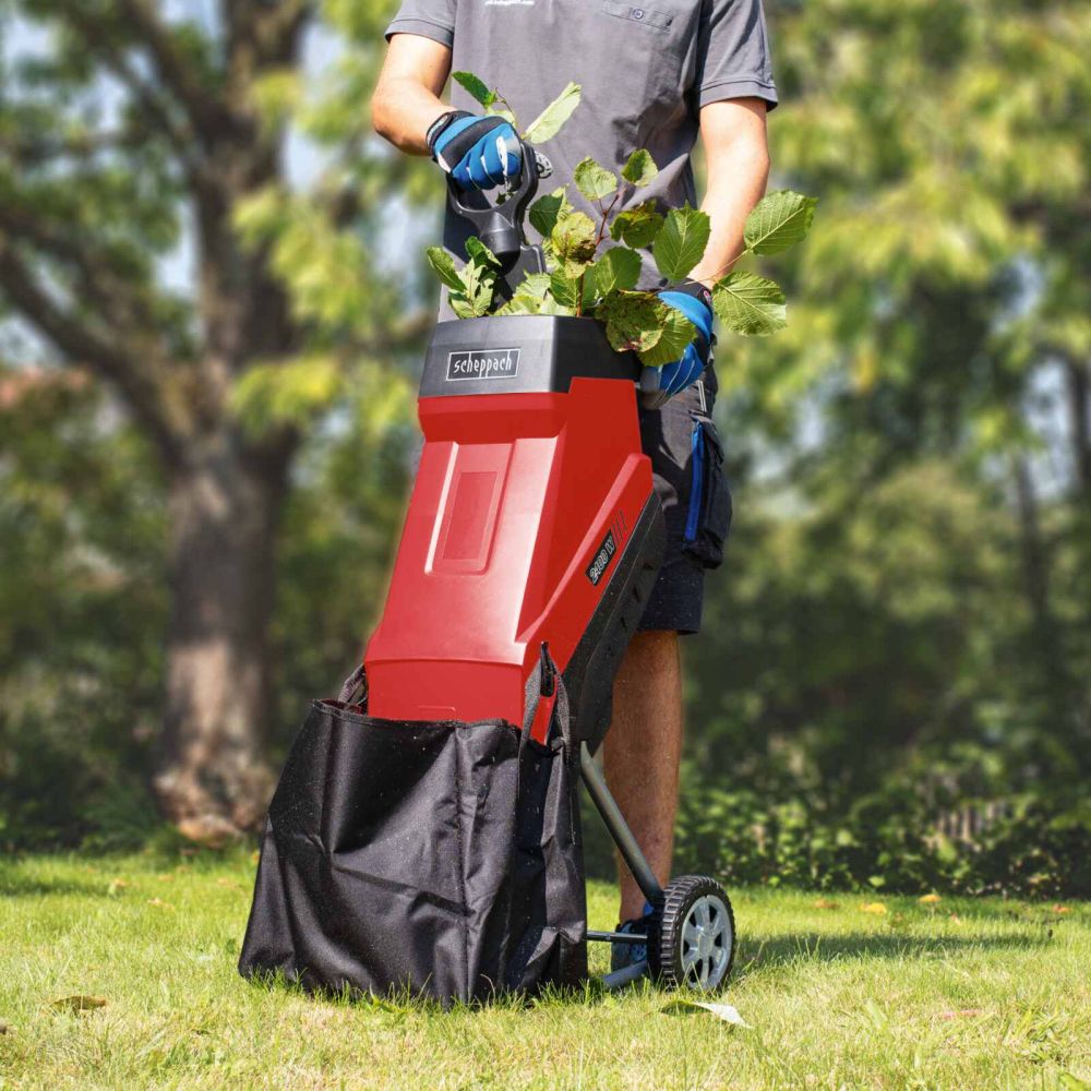 Scheppach GS55 Garden Shredder, 2400W, 45mm Branch Capacity, 2x 45L Collection Bags, 10m Cable, 2 Blades Scheppach GS55 Garden Shredder, 2400W, 45mm Branch Capacity, 2x 45L Collection Bags, 10m Cable, 2 Blades