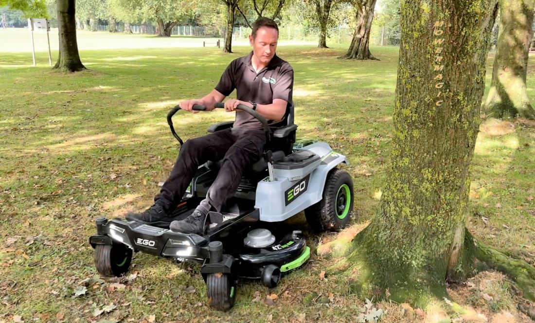 EGO ZT4200E-L Zero-Turn Cordless Ride-On Mower 56v / 106cm 40Ah EGO ZT4200E-L Zero-Turn Cordless Ride-On Mower 56v / 106cm 40Ah