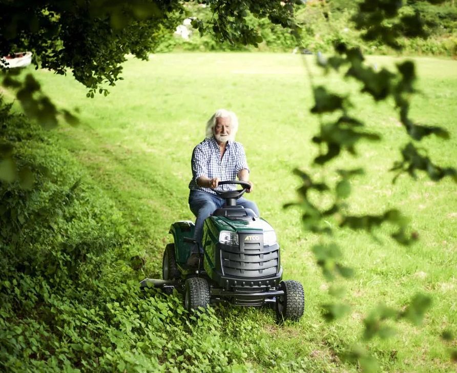 Atco GT 43HR Ride-On Lawnmower Side-Discharge 108cm / 452cc Atco GT 43HR Ride-On Lawnmower Side-Discharge 108cm / 452cc