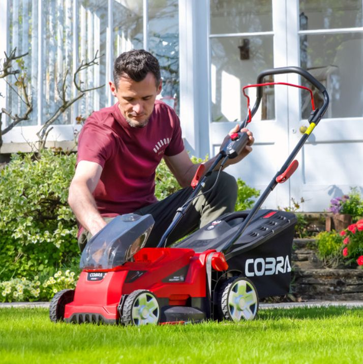 Cobra MX3440VX Premium Cordless Lawnmower KIT 40v / 34cm / 4Ah Cobra MX3440VX Premium Cordless Lawnmower KIT 40v / 34cm / 4Ah