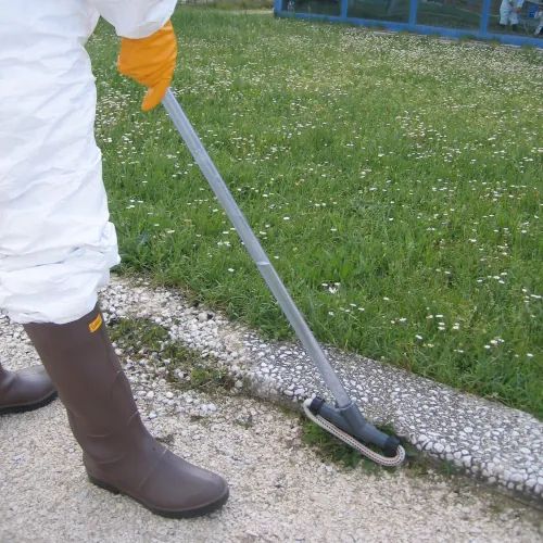 Microwipe Hand-held Weed Wiper for Selective Application - Angled