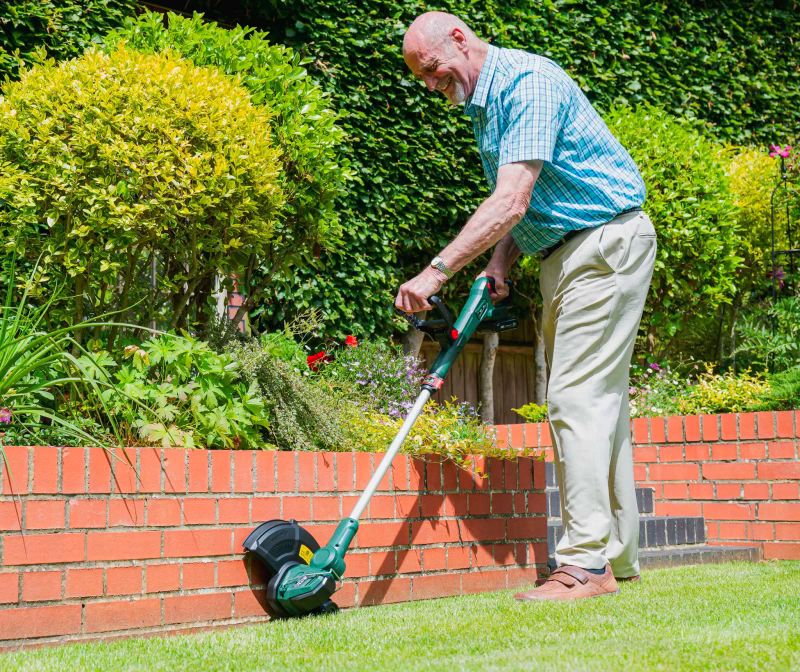 Webb Cordless Lawn Trimmer Edger 20v / 30cm (Tool only) Webb Cordless Lawn Trimmer Edger 20v / 30cm (Tool only)