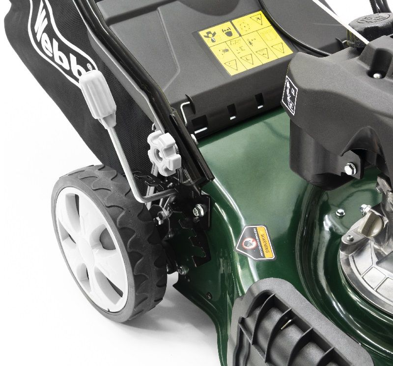 Webb R46SP Classic Self Propelled Petrol Lawnmower 46cm / 135cc Webb R46SP Classic Self Propelled Petrol Lawnmower 46cm / 135cc