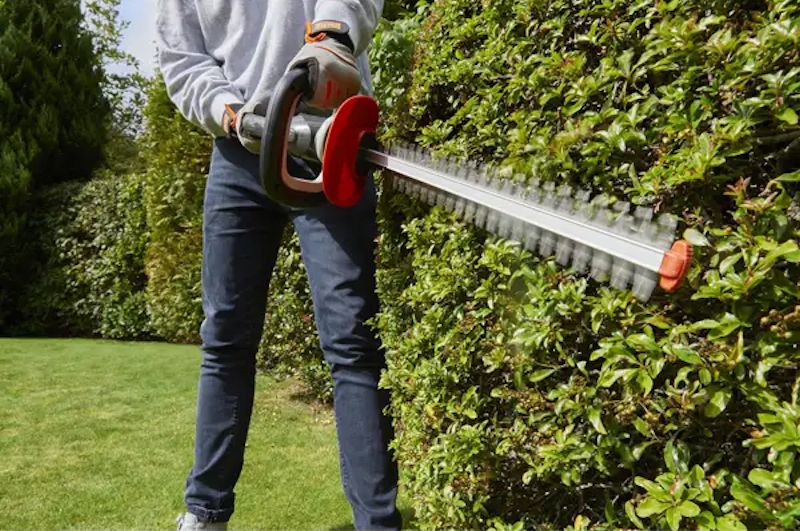 Flymo UltraCut 500 Cordless Hedgetrimmer KIT 18v / 2.5Ah Flymo UltraCut 500 Cordless Hedgetrimmer KIT 18v / 2.5Ah