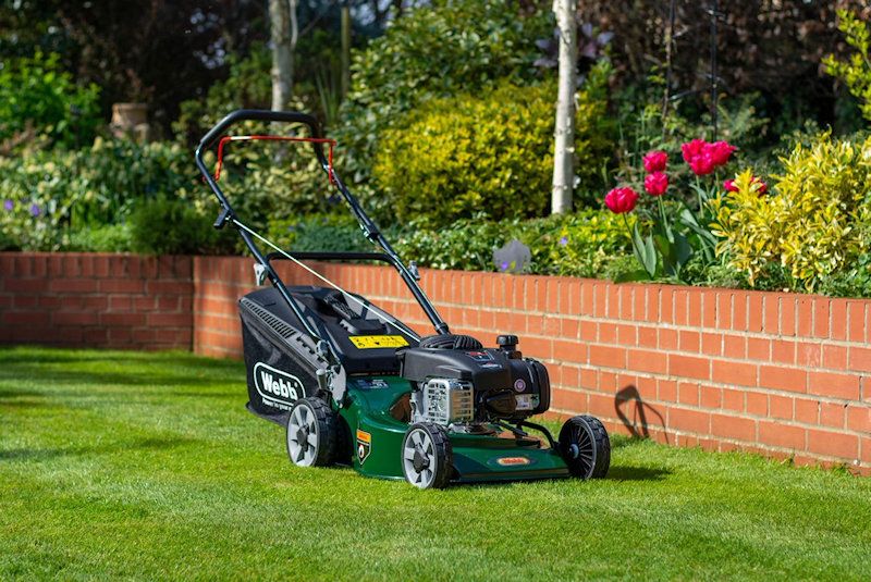 Webb R18HP4 Petrol Rotary Lawn Mower 46cm / 125cc Webb R18HP4 Petrol Rotary Lawn Mower 46cm / 125cc