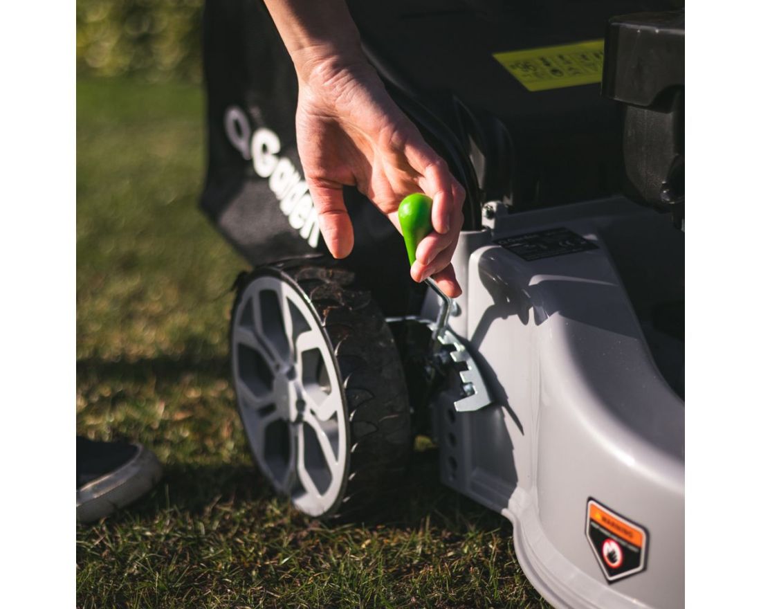 Q-Garden QG40-145SP Petrol Lawnmower Self-Propelled Poly 145cc / 40cm Q-Garden QG40-145SP Petrol Lawnmower Self-Propelled Poly 145cc / 40cm