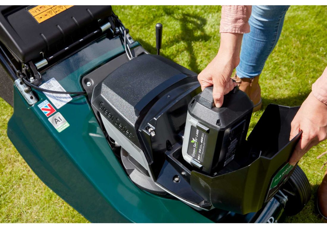 Hayter Harrier 41 Premium Cordless Mower / Roller Auto 41cm / 6Ah KIT Hayter Harrier 41 Premium Cordless Mower / Roller Auto 41cm / 6Ah KIT