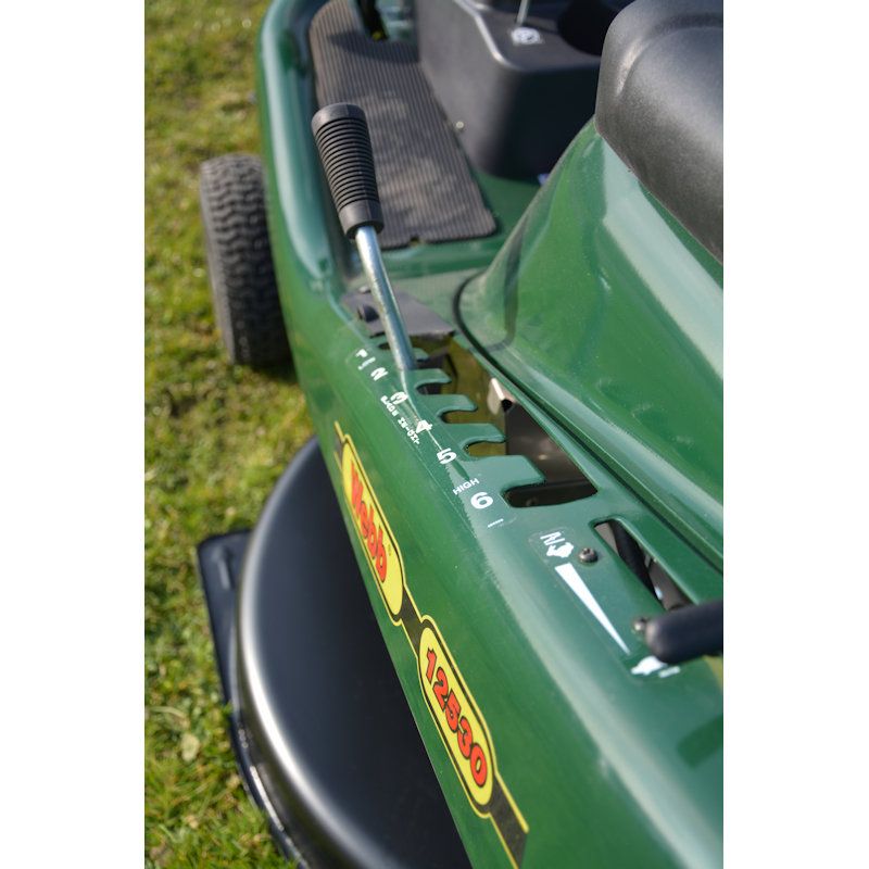 Webb 12530 Hydrostatic Ride-On Mower c/w Collector 76cm / 344cc Webb 12530 Hydrostatic Ride-On Mower c/w Collector 76cm / 344cc