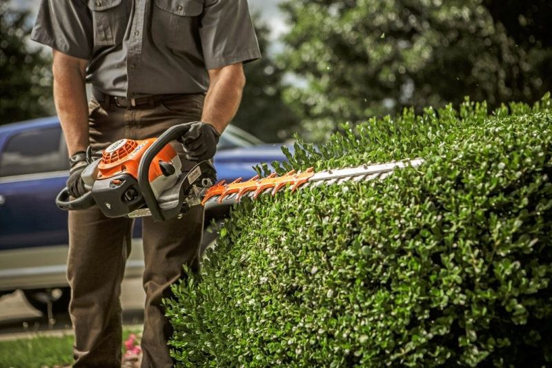 STIHL HS82RCE Hedgetrimmer 22.7cc 1.0hp 2 Mix Eng 75 STIHL HS82RCE Hedgetrimmer 22.7cc 1.0hp 2 Mix Eng 75