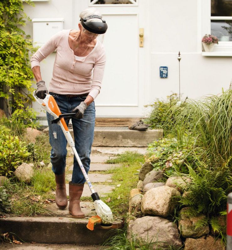STIHL 18v Li-Ion Grass Trimmer PolyCut 2-2 With Battery STIHL 18v Li-Ion Grass Trimmer PolyCut 2-2 With Battery