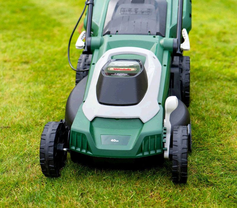 Webb Supreme Electric Rotary Lawnmower with Rear Roller 40cm / 1800w Webb Supreme Electric Rotary Lawnmower with Rear Roller 40cm / 1800w