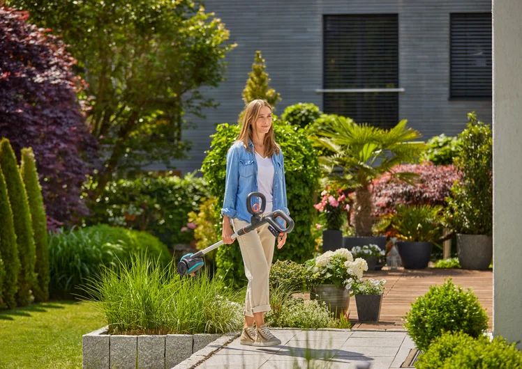 Gardena EasyWeed Cordless Crevice Weedbrush (Bare Tool) 14820-55 Gardena EasyWeed Cordless Crevice Weedbrush (Bare Tool) 14820-55