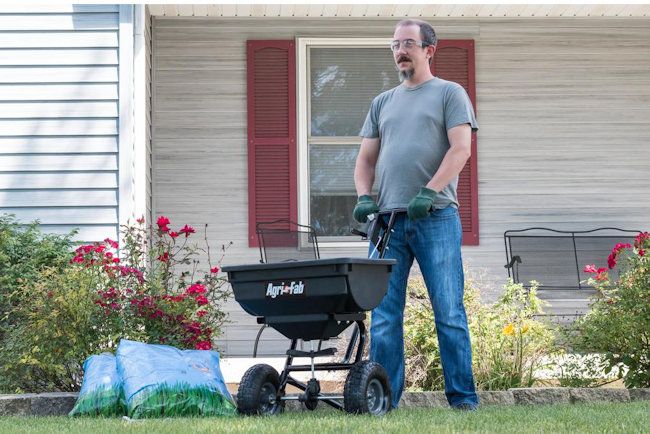 Agri-Fab Pro Push Broadcast Spreader 85lb Capacity 45-0532 Agri-Fab Pro Push Broadcast Spreader 85lb Capacity 45-0532