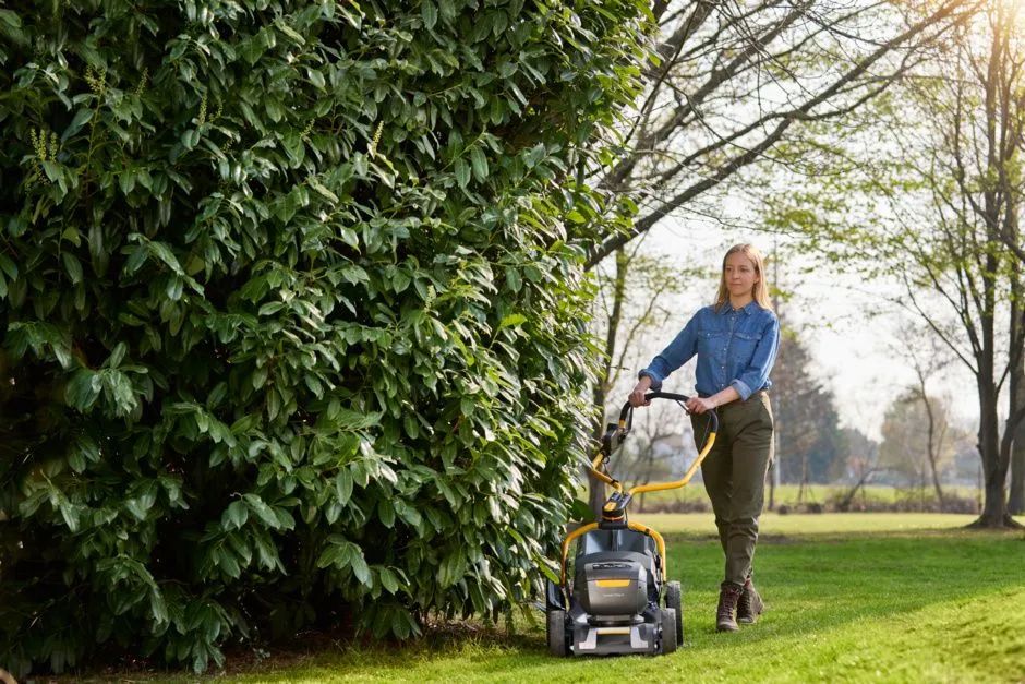 Stiga Combi 753e V Premium Cordless Lawnmower Kit 51cm / 48v 7.5Ah Stiga Combi 753e V Premium Cordless Lawnmower Kit 51cm / 48v 7.5Ah