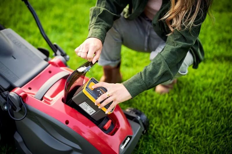 Mountfield Princess 38Li Cordless Lawnmower Kit 38cm inc Battery and Charger (2 x 2Ah) Mountfield Princess 38Li Cordless Lawnmower Kit 38cm inc Battery and Charger (2 x 2Ah)