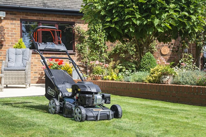 Webb R460ES Classic 46cm (18in) Self Propelled Electric Start Rotary Mower Webb R460ES Classic 46cm (18in) Self Propelled Electric Start Rotary Mower